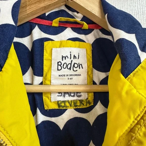 Mini Boden Yellow Raincoat Hooded Toggle Closure Kids Size 5-6Y Water Resistant - Picture 2 of 4